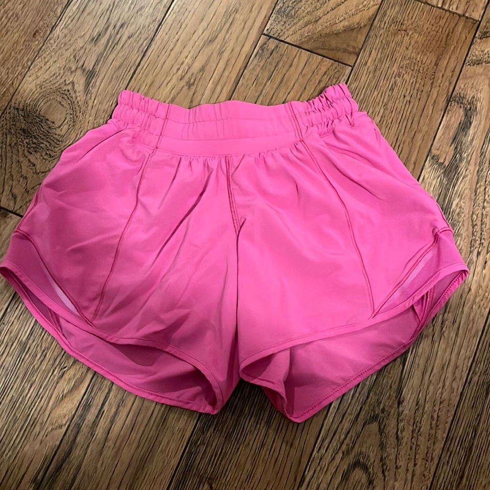 sonic pink lululemon hotty hot shorts size 0 4”
